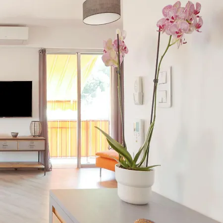 Apartment Serene Apartment In Top Location In Menton Near Sea *