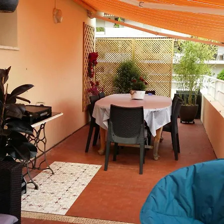 Serene Apartment In Top Location In Menton Near Sea *